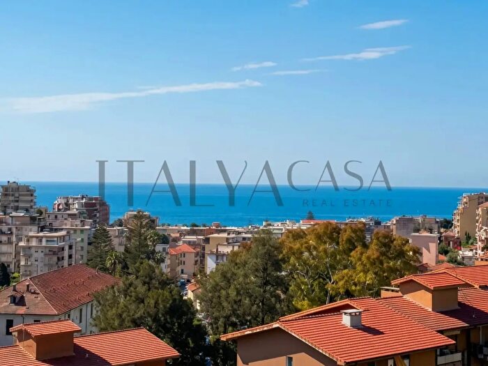 Appartamento quadrilocale in vendita in Via Alfonso Lamarmora, Sanremo