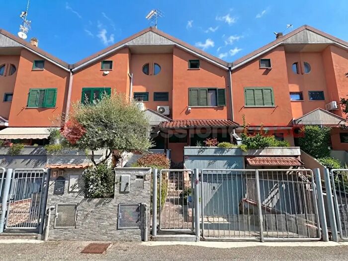 Casa quadrilocale in vendita in Via Gandhi, Pieve Emanuele