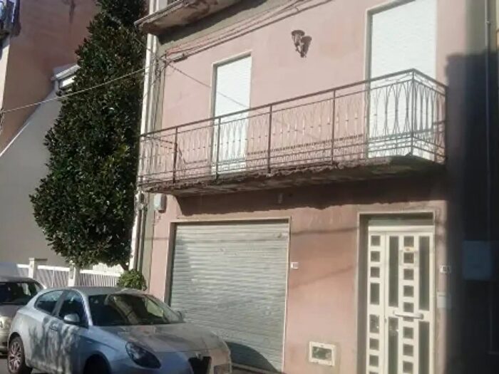 Casa con 6 locali in vendita in Via Regina Margherita, Pace Del Mela