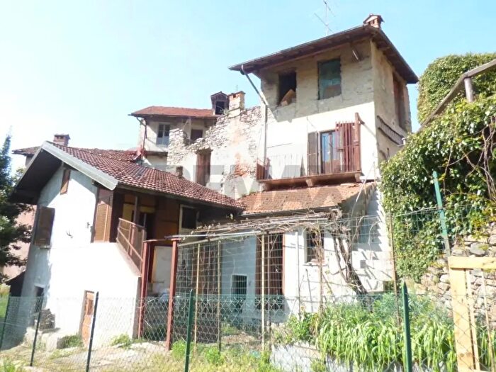 Casa quadrilocale in vendita in Dumenza