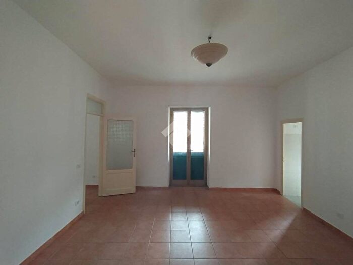 Appartamento trilocale in affitto in Via Lungarini, Kalsa, Palermo