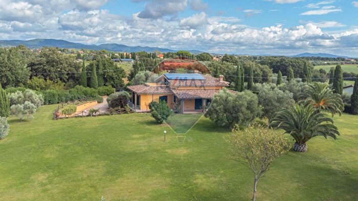 Casa con 8 locali in vendita in Strada Ghiacciuolo, Montalto Di Castro