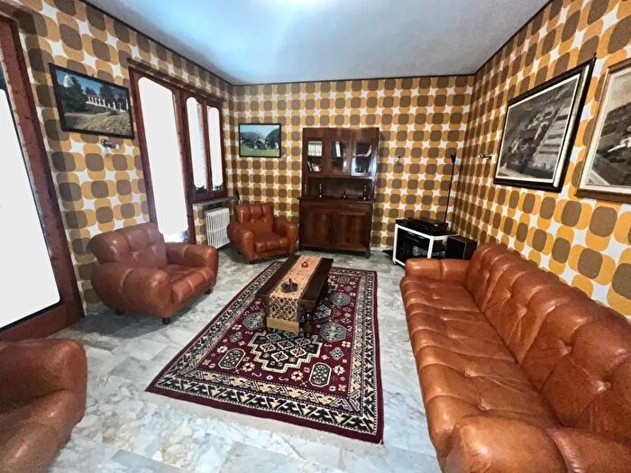 Casa con 7 locali in vendita in Empoli