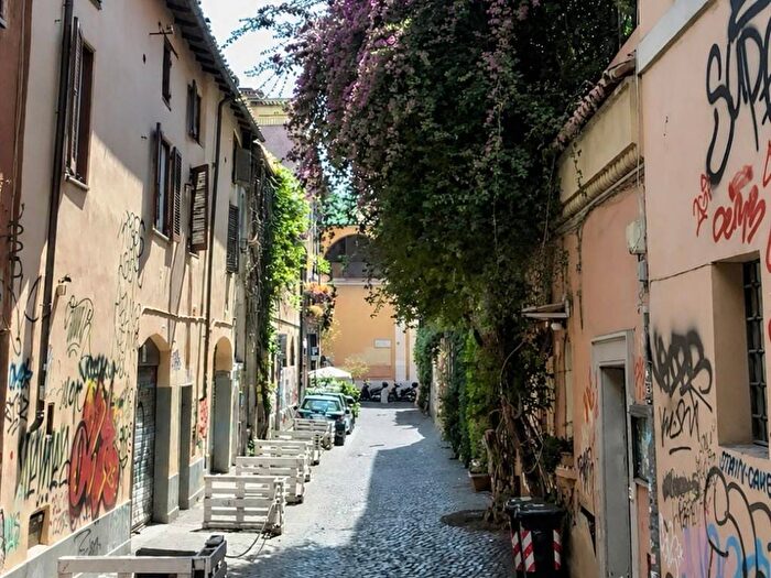 Appartamento trilocale in affitto in Via dei Fienaroli, Trastevere, Roma