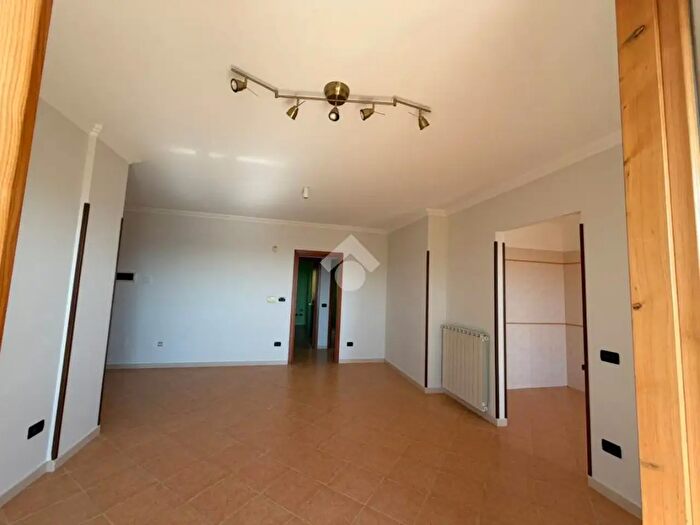 Appartamento trilocale in affitto in Via Poggio Mirteto, Forano