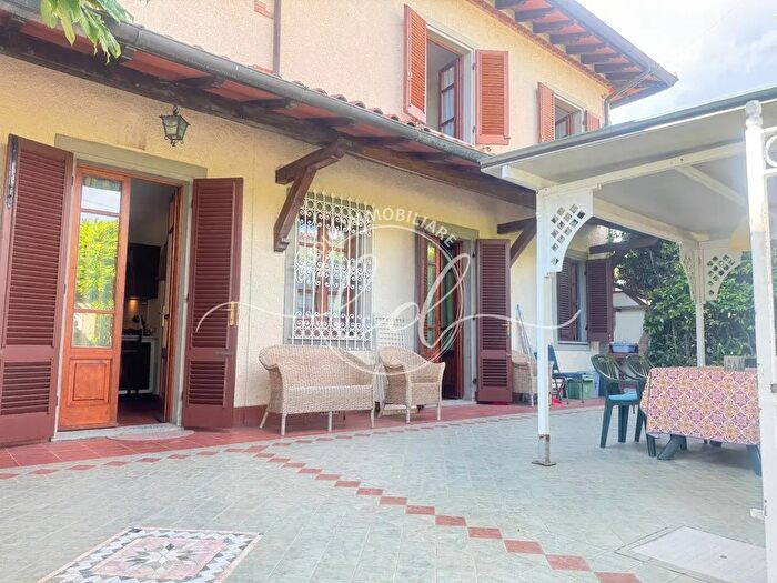 Casa quadrilocale in affitto in Camaiore