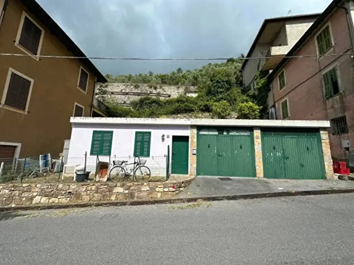Casa bilocale in vendita in Via Vittorio Veneto, Chiusanico