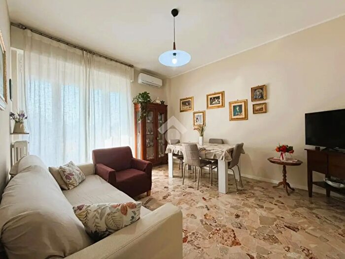 Appartamento trilocale in vendita in Via San Gervaso, Bernareggio