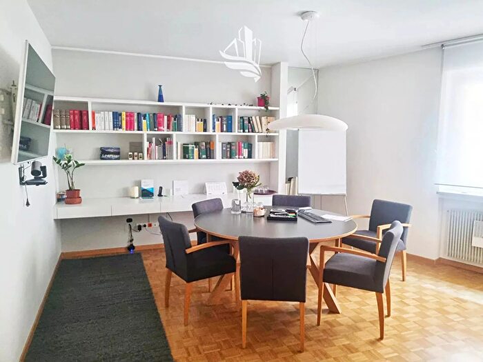 Appartamento trilocale in vendita in Theaterplatz, Merano