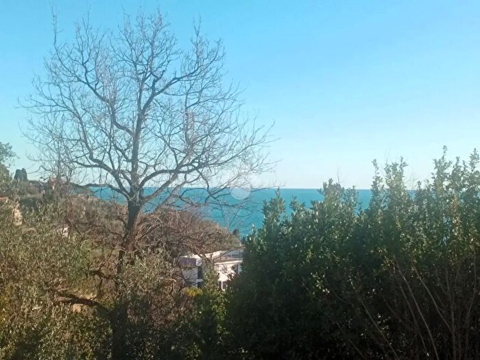 Appartamento quadrilocale in vendita in Via Privata Oliveta, Rapallo