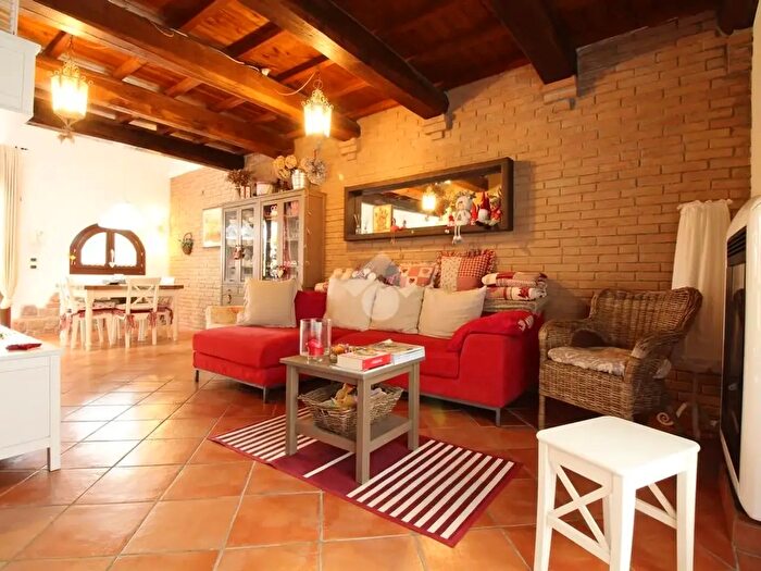 Casa trilocale in vendita in Via Larga, Prato