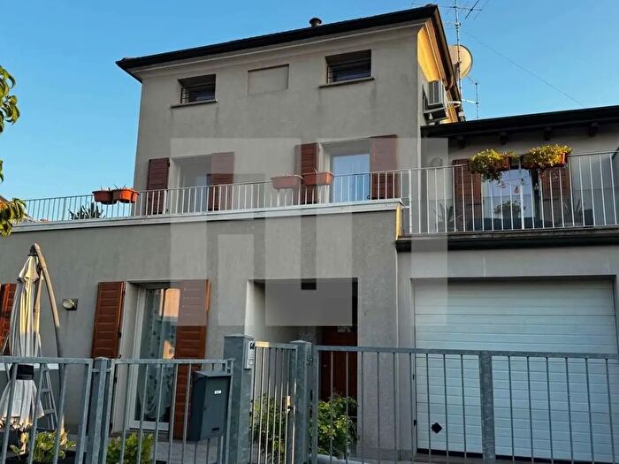 Casa quadrilocale in vendita in Porto Mantovano