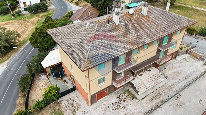 Appartamento con 5 locali in vendita in Via Castagna, Belvedere Ostrense