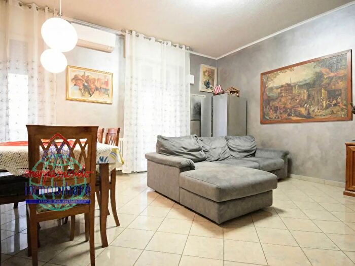 Appartamento quadrilocale in vendita in Via della Salute, Bologna