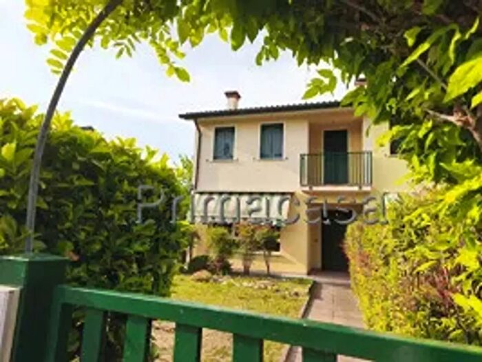 Casa con 7 locali in vendita in Via Martiri della Liberta, Trebaseleghe