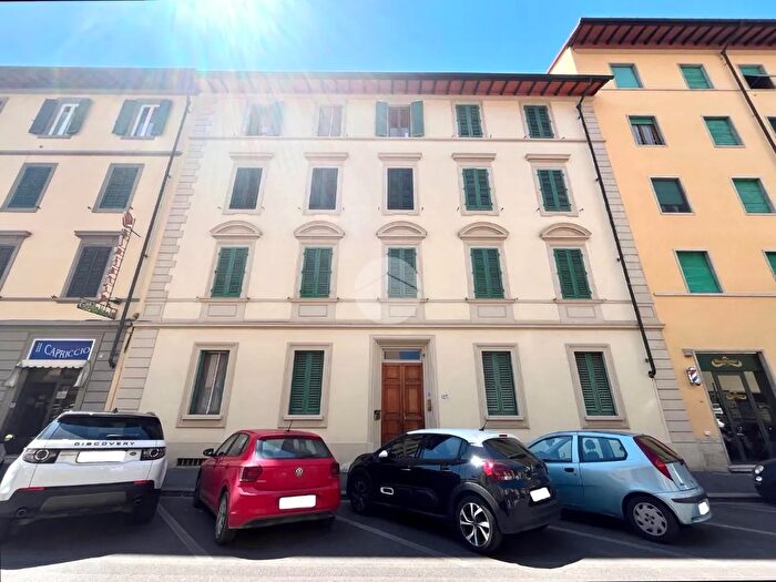 Appartamento quadrilocale in vendita in Via delle Cento Stelle, Firenze
