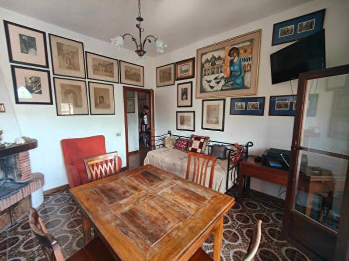 Appartamento trilocale in vendita in Via di Campo Romano, Bucine