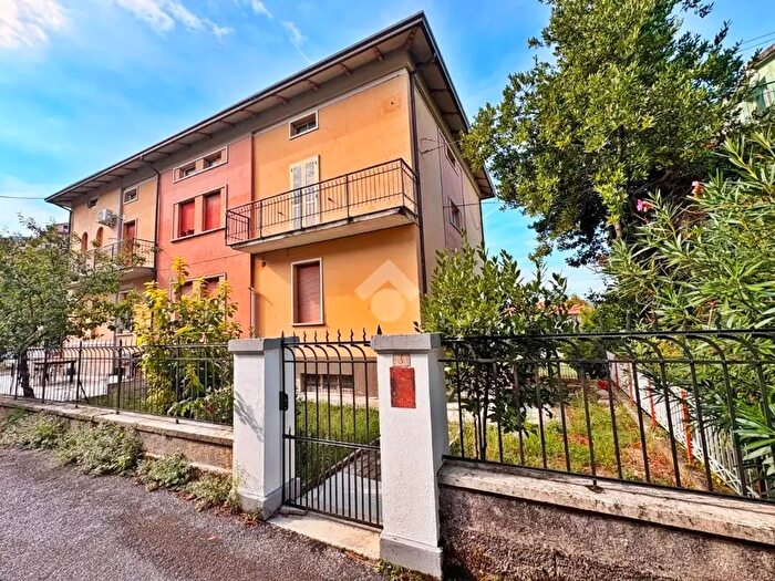 Casa con 9 locali in vendita in Via Marco E Andrea Gherardi, Gualdo Tadino