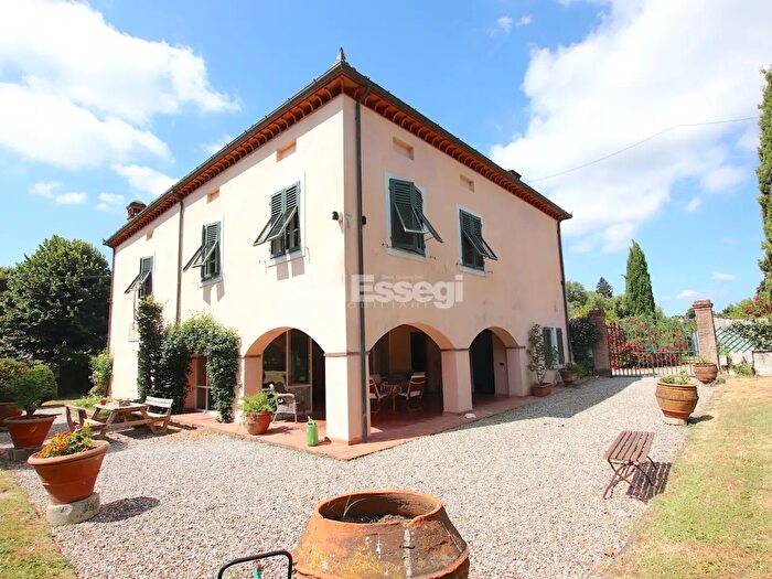 Casa con 10 locali in vendita in Via di Segromigno, Capannori