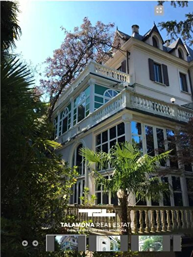 Casa con 19 locali in vendita in Luino