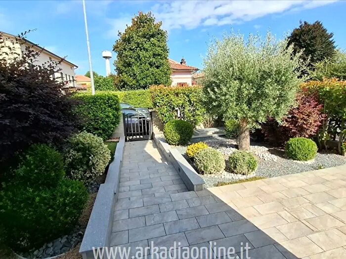 Casa quadrilocale in vendita in Gossolengo