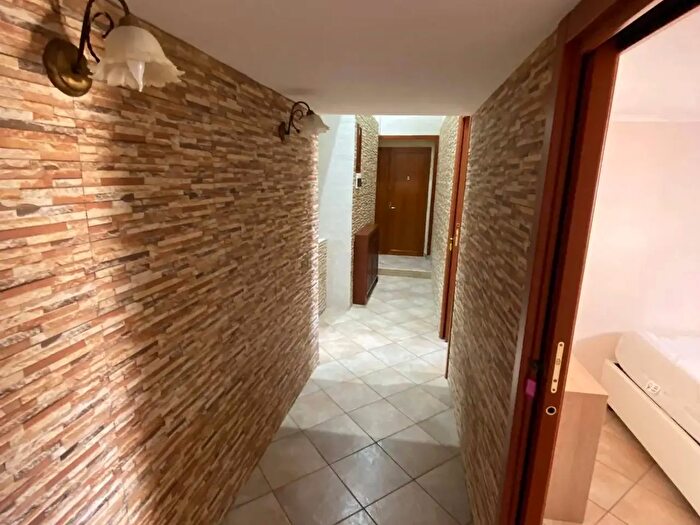 Appartamento con 5 locali in vendita in Vico Luongo San Raffaele, Napoli