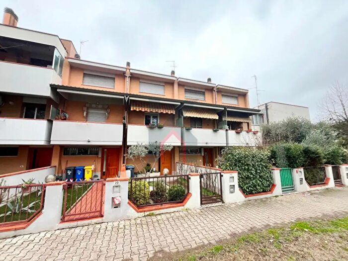 Casa con 6 locali in vendita in Forli'