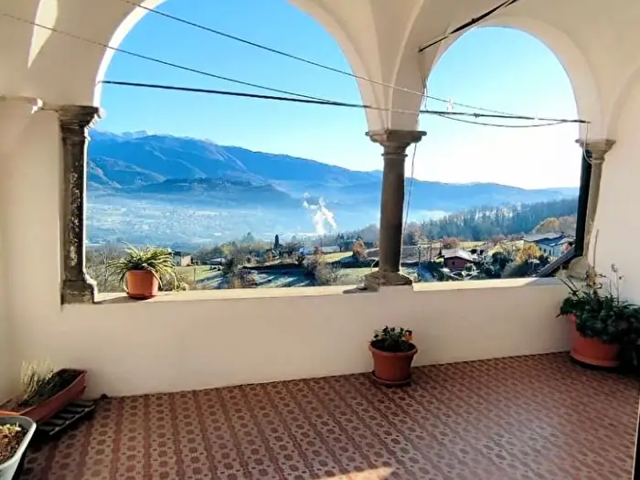 Casa con 6 locali in vendita in Via degli Astri, Castelnuovo di Garfagnana