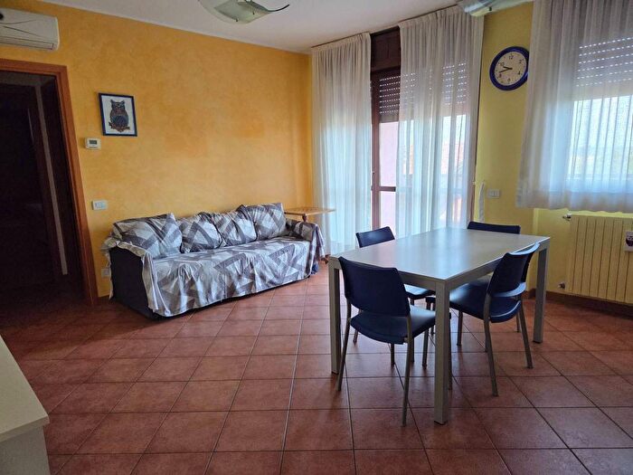 Appartamento bilocale in affitto in Via Suore Canossiane, Secugnago