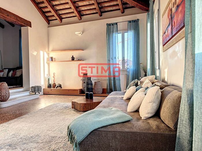 Casa con 6 locali in affitto in Piazza del Grano Burchiellati, Treviso