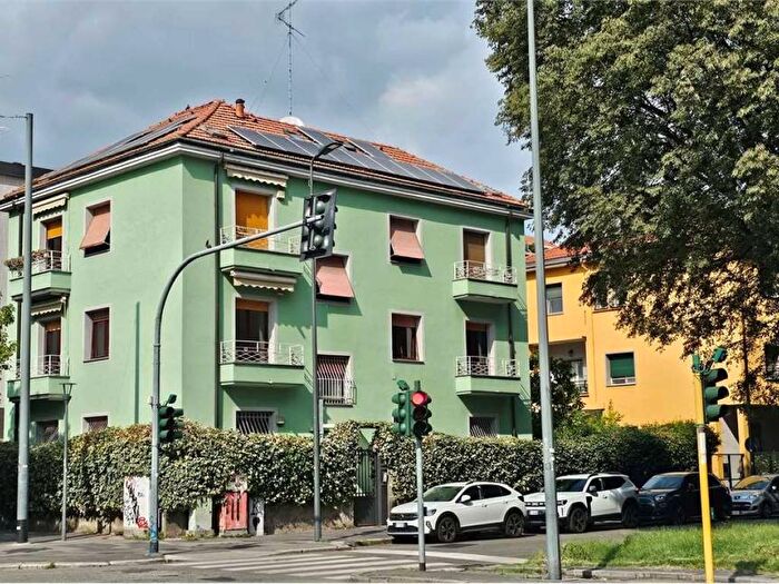 Appartamento trilocale in affitto in Monte Rosa Lotto, Milano