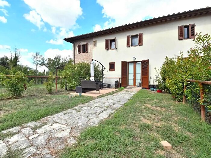 Appartamento trilocale in vendita in Strada di Salteano, Siena
