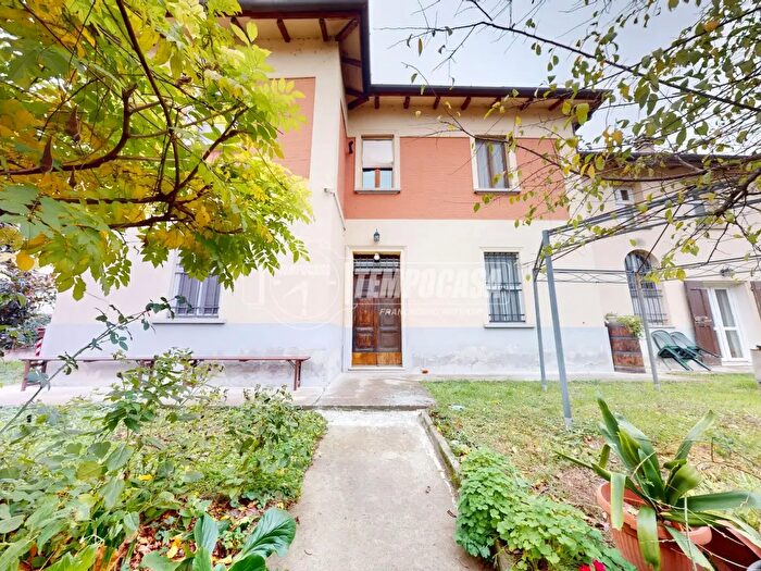 Casa con 9 locali in vendita in Via Bondanello, Castel Maggiore