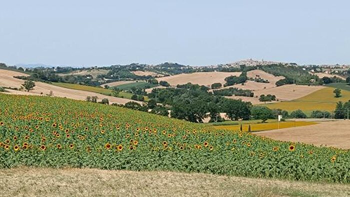 Casa con 6 locali in vendita in Via San Tossano, Monte San Giusto
