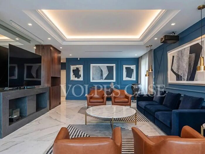 Appartamento con 10 locali in vendita in Via Armando Spadini, Roma