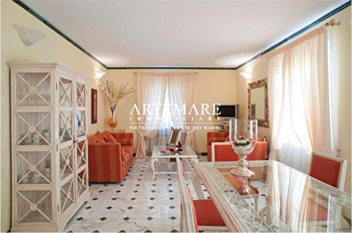 Appartamento quadrilocale in vendita in Via Alessandro Manzoni, Pietrasanta