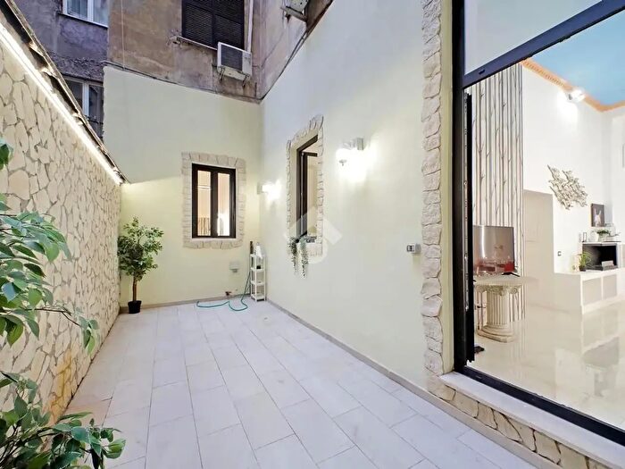 Appartamento trilocale in vendita in Via Principe Amedeo, Roma