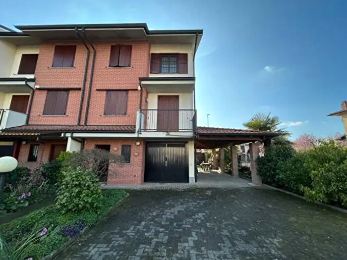 Casa quadrilocale in vendita in Via Giovanni Bassi, Castiraga Vidardo