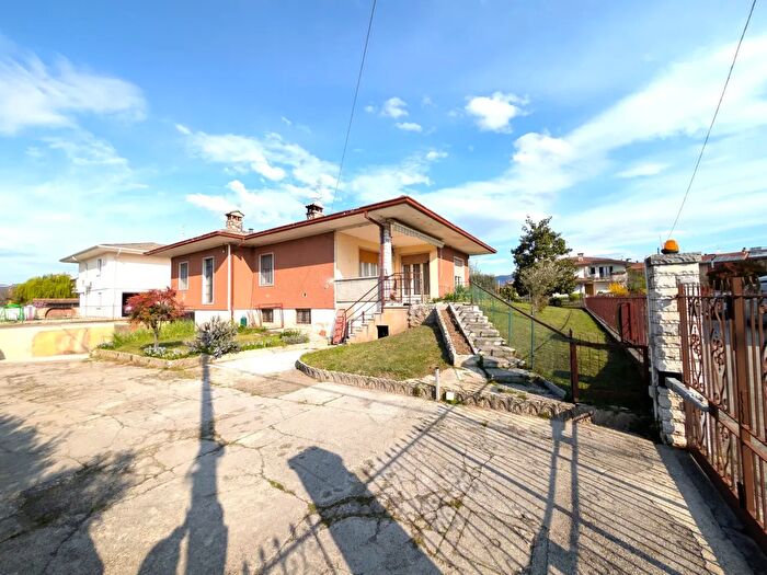 Casa con 10 locali in vendita in Via X Giornate, Calvagese Della Riviera