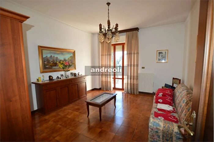 Appartamento con 6 locali in vendita in Belvedere Ostrense