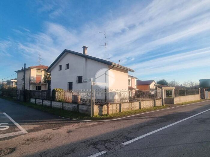 Casa con 5 locali in vendita in Via Carroccio, Magnago