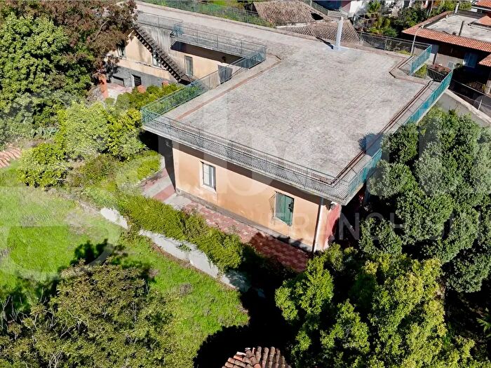 Casa con 11 locali in vendita in Via De Pretis, Santa Venerina