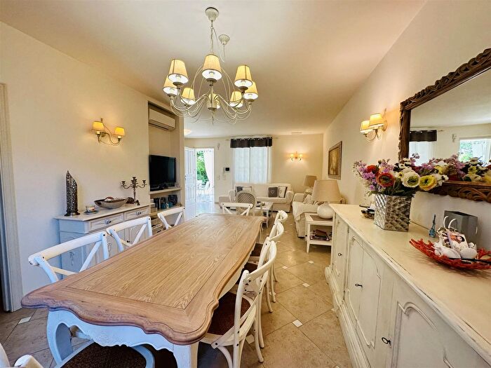 Casa con 10 locali in vendita in Pietrasanta