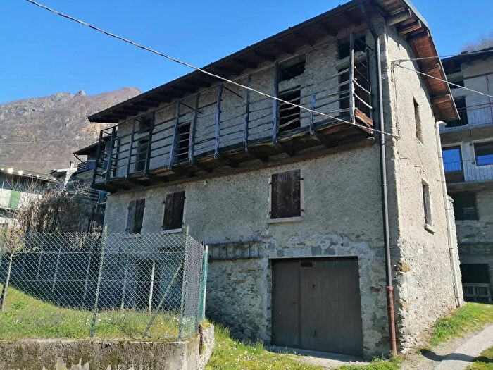 Casa con 6 locali in vendita in Via Valascia Verceia, Verceia