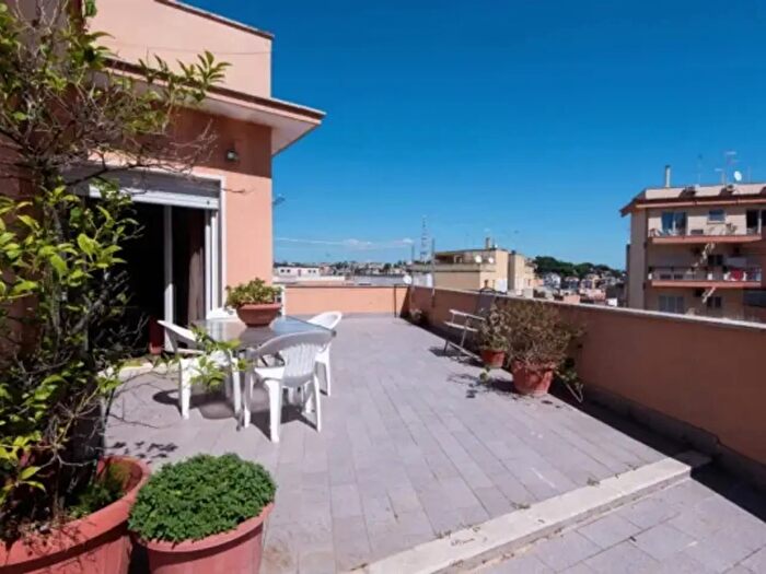 Appartamento con 5 locali in vendita in Via San Fulgenzio, Roma
