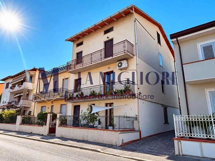 Appartamento quadrilocale in vendita in Via Argonne, Prato