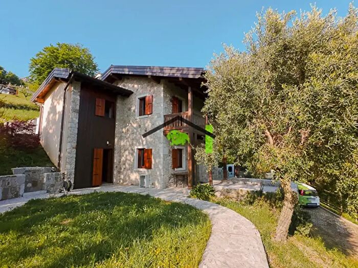 Appartamento con 6 locali in vendita in Via Val della Cosa, Clauzetto