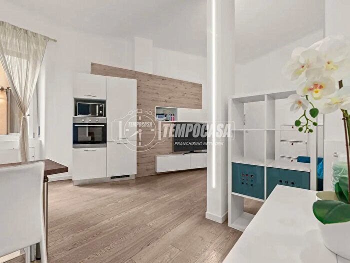 Appartamento trilocale in vendita in Via Pacini, Milano