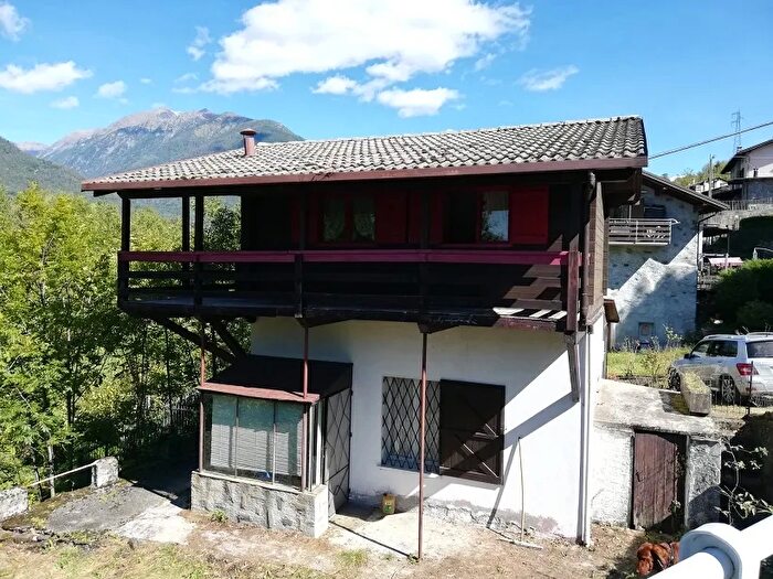 Casa con 6 locali in vendita in Ponte In Valtellina