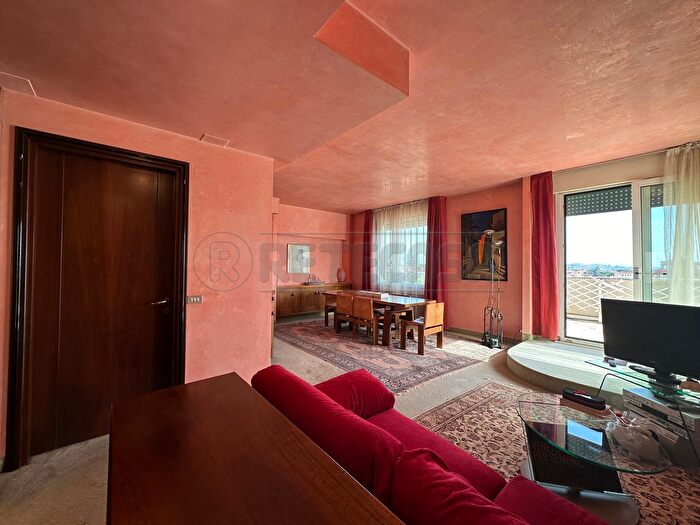 Appartamento con 9 locali in vendita in Bassano Del Grappa